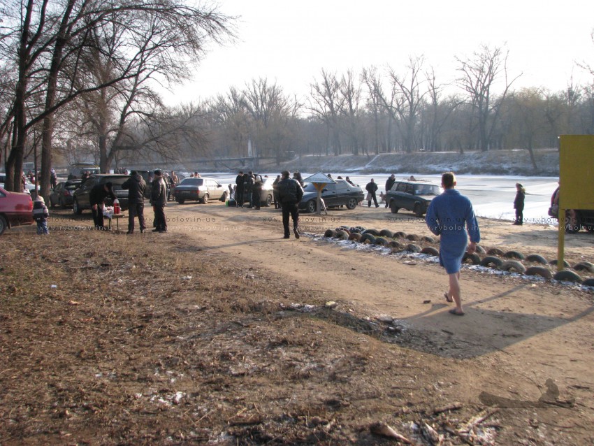 Купания на Крещение 2012, пляж в парке Правды, Кривой Рог