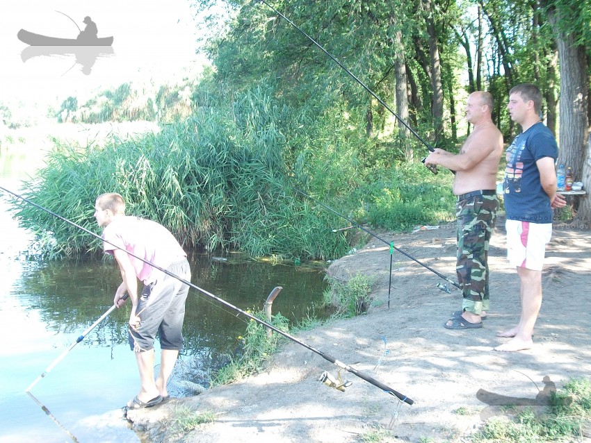 Отец и сын ловят в паре